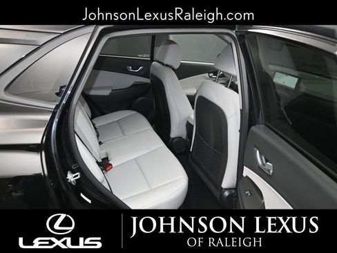 Used 2022 Hyundai Kona Limited w/ Winter Weather Package image 12