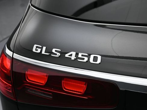 Used 2025 Mercedes-Benz GLS 450 4MATIC image 14