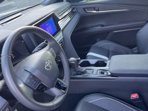 Used 2025 Toyota Camry SE image 12