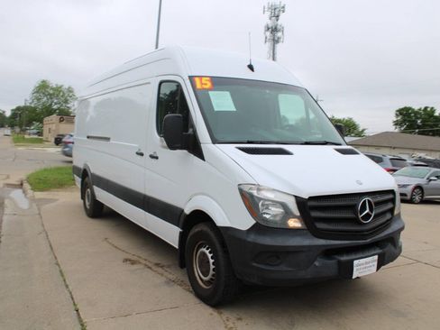 Used 2015 Mercedes-Benz Sprinter 2500 image 2
