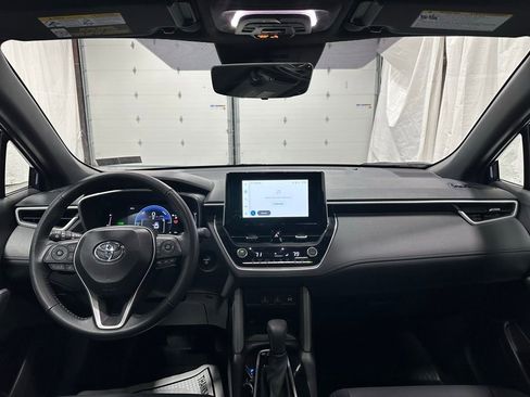 Used 2025 Toyota Corolla Cross XSE w/ Convenience Package image 41
