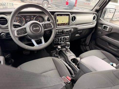 Used 2023 Jeep Wrangler Unlimited Sahara AWD/4WD image 12