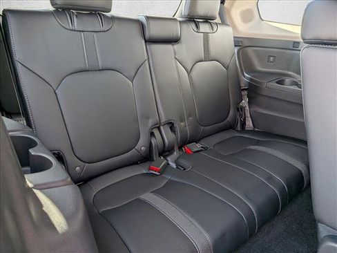 Used 2025 Honda Pilot Touring image 23