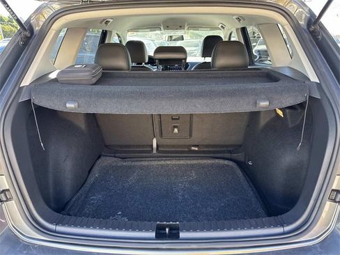 Certified 2022 Volkswagen Taos SE image 6