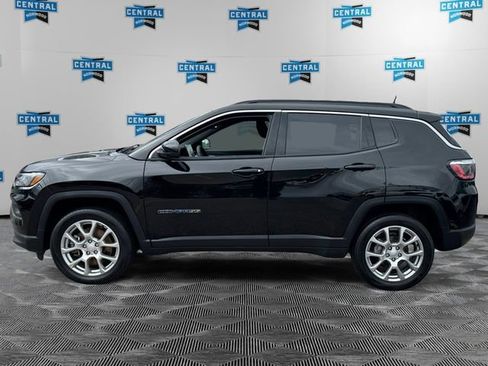 Used 2023 Jeep Compass Latitude AWD/4WD image 3