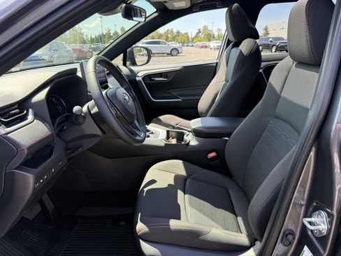 Used 2025 Toyota RAV4 SE image 13