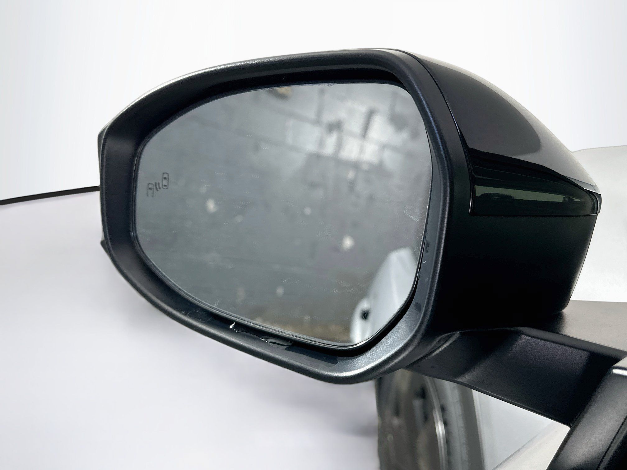 Used 2025 Toyota Prius LE FWD image 16