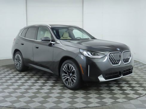 Used 2025 BMW X3 xDrive30i w/ Premium Package image 3