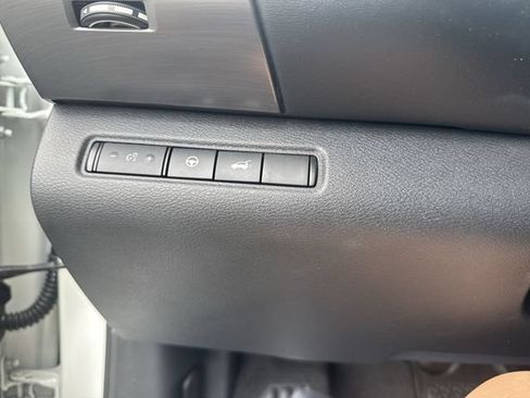 Used 2022 Nissan Pathfinder SL AWD/4WD image 28