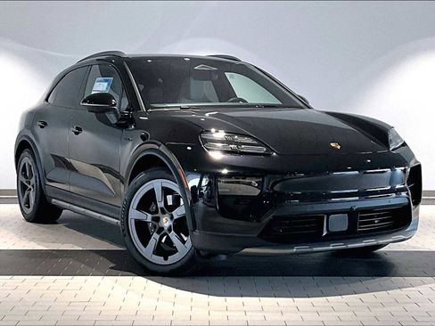 New 2026 Porsche Macan 4 Electric image 9