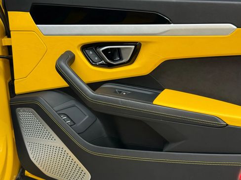 Used 2020 Lamborghini Urus image 17