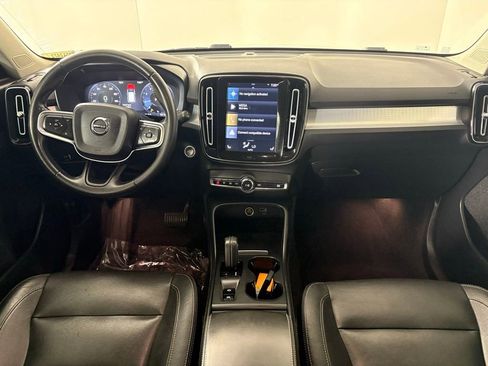 Used 2021 Volvo XC40 T5 Momentum image 34