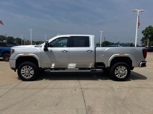 Used 2023 GMC Sierra 2500 Denali w/ Technology Package AWD/4WD image 3