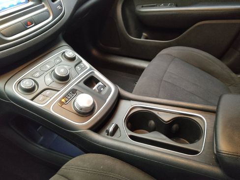 Used 2015 Chrysler 200 Limited w/ Convenience Group image 26