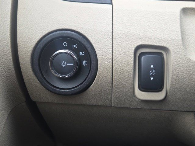 Used 2018 Ford Taurus Limited FWD image 24