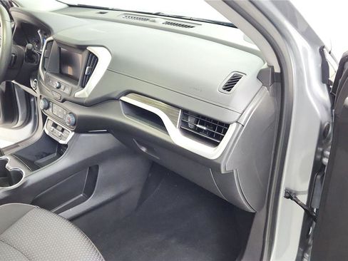 Used 2024 GMC Terrain SLE image 33