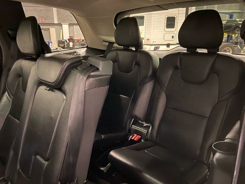 Used 2017 Volvo XC90 T6 Momentum w/ Vision Package image 23