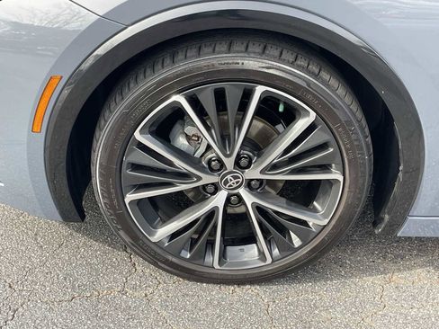 Used 2023 Toyota Prius XLE image 6