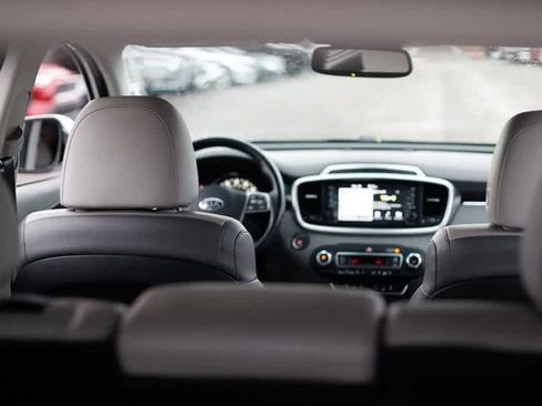 Used 2019 Kia Sorento SX image 15