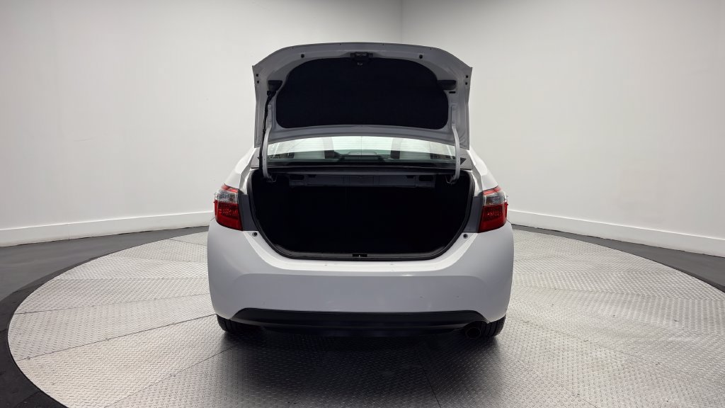 Used 2014 Toyota Corolla LE FWD image 29