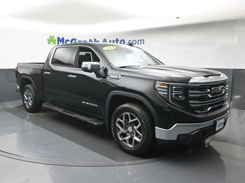 Used 2022 GMC Sierra 1500 SLT w/ SLT Convenience Package AWD/4WD image 2