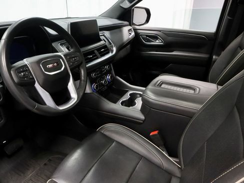 Used 2024 GMC Yukon SLT w/ SLT Luxury Package AWD/4WD image 28