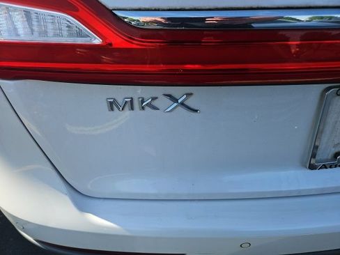 Used 2016 Lincoln MKX Reserve w/ Technology Package FWD image 10