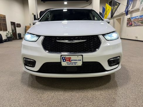 Used 2023 Chrysler Pacifica Touring-L FWD image 60