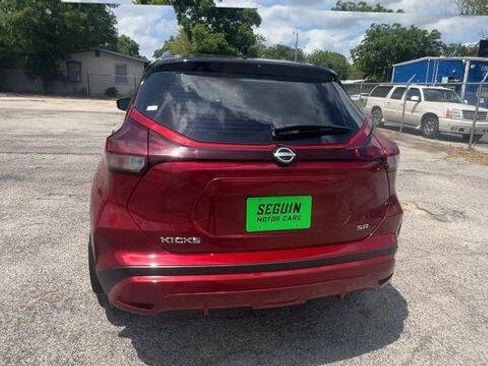 Used 2023 Nissan Kicks SR w/ SR Premium Package FWD image 7