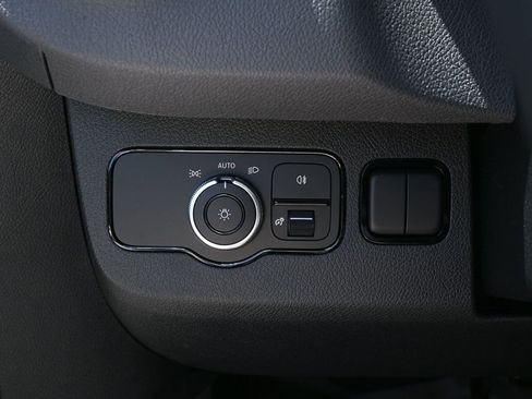 Used 2025 Mercedes-Benz Sprinter 2500 image 9