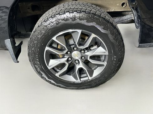 Used 2023 Chevrolet Silverado 1500 LT AWD/4WD image 11