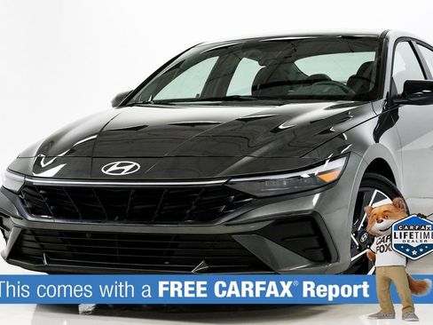 Used 2025 Hyundai Elantra SEL image 2