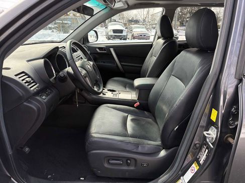 Used 2010 Toyota Highlander SE image 11