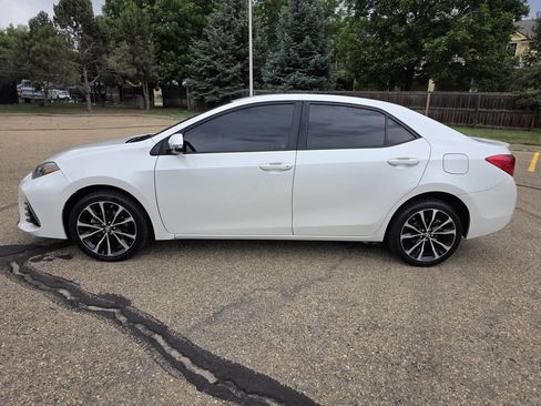 Used 2017 Toyota Corolla SE w/ Carpet Mat Package (TMS) FWD image 2