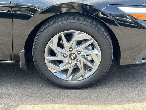 Certified 2024 Hyundai Elantra SEL FWD image 7