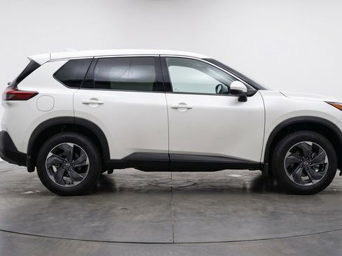 Used 2025 Nissan Rogue SV FWD image 11