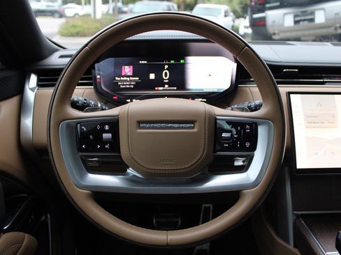 Used 2024 Land Rover Range Rover Long Wheelbase Autobiography image 16