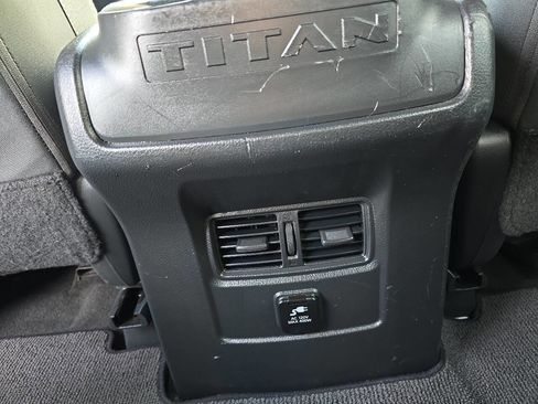 Used 2018 Nissan Titan XD image 20