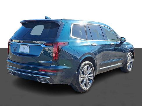 Used 2025 Cadillac XT6 Premium Luxury image 6