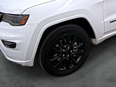 Used 2021 Jeep Grand Cherokee Laredo X AWD/4WD image 7