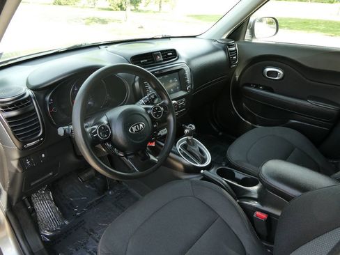 Used 2019 Kia Soul + FWD image 10