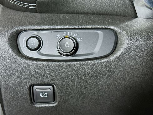 Used 2025 Chevrolet Blazer LT FWD image 16