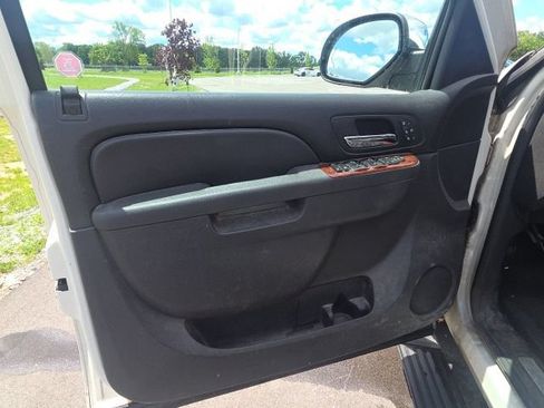 Used 2010 Chevrolet Avalanche LTZ AWD/4WD image 18