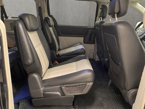 Used 2010 Chrysler Town & Country Touring Plus image 21