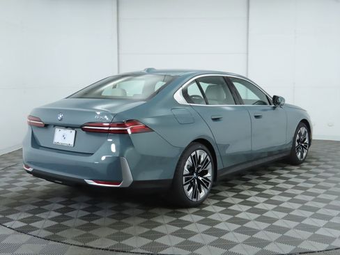 Certified 2025 BMW 530i w/ Premium Package image 6