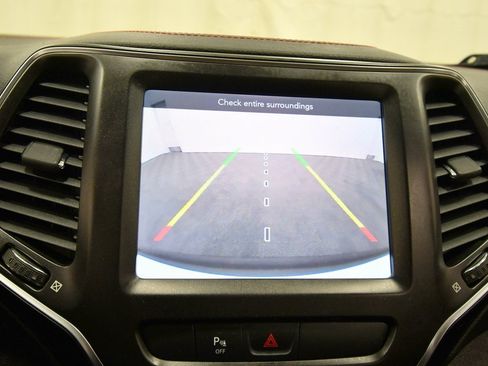 Used 2019 Jeep Cherokee Trailhawk w/ Cold Weather Group image 24