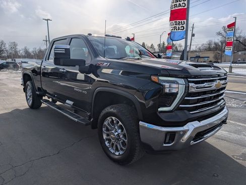 Used 2024 Chevrolet Silverado 3500 LTZ w/ LTZ Plus Package image 7
