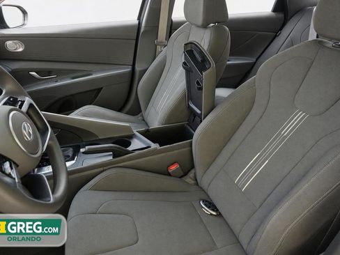 Used 2024 Hyundai Elantra SEL FWD image 10