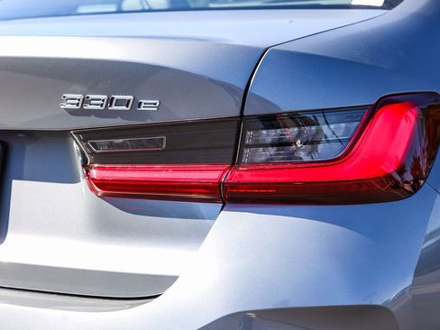 Used 2023 BMW 330e w/ Driving Assistance Package image 8