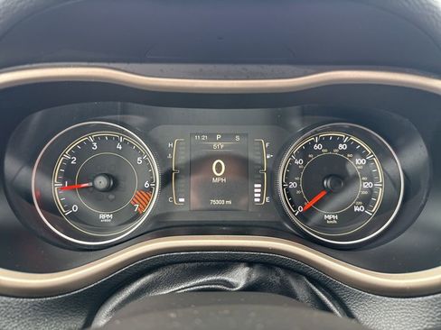 Used 2015 Jeep Cherokee Sport FWD image 9